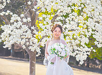 フォトウェディングを群馬県の公園で新緑ロケーションのプランで撮影した写真