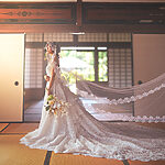 群馬県富岡市の貫前神社の隣の社会教育間で、フォトウェディングのロケーション前撮り撮影を洋装で撮影したした写真。