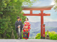 群馬県富岡市。写真のヤジマ（矢嶋和信）によるフォトウェディング。二人の門出を記録する写真。 群馬県富岡市の写真のヤジマで行った和装フォトウェディング。白無垢・色打掛でのロケーション撮影